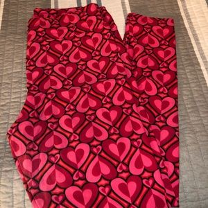 LuLaRoe Tall & Curvy heart Leggings